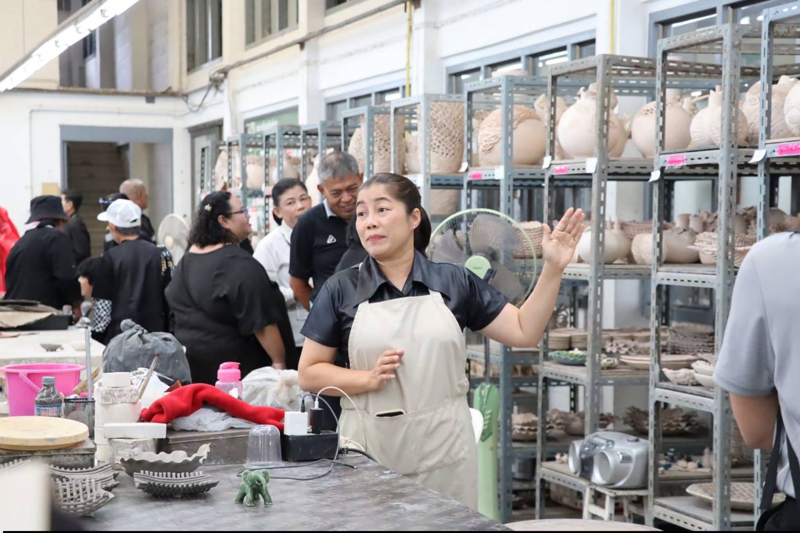 title - เที่ยวอยุธยา อย่าลืมแวะเข้ามาชมงานศิลปหัตถกรรมและงานศิลป์ ที่ ศูนย์ส่งเสริมและพัฒนาพัฒนาอาชีพเสริมนอกภาคการเกษตร (ศูนย์ศิลปาชีพบางไทรฯ (เดิม))